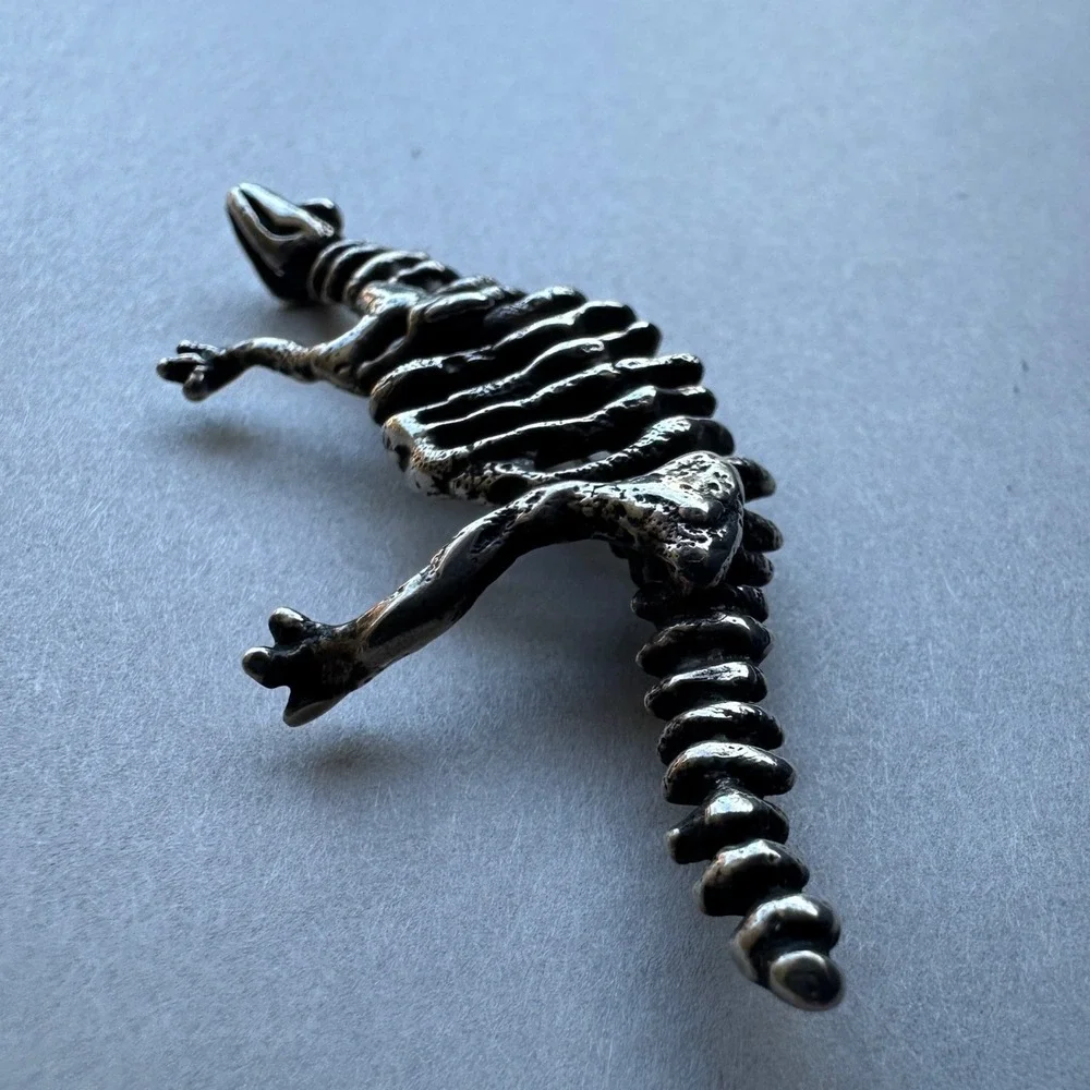Vintage 925 Sterling Silver Dinosaur Skeleton Brooch Pin‎ Lizard Fossil Bone